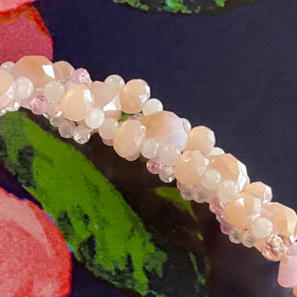 Pink clusters bracelet - Picture 2 of 5